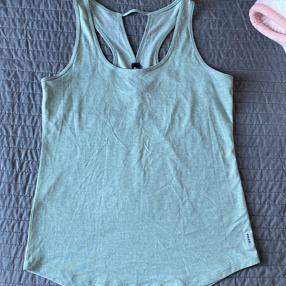 workout tank top